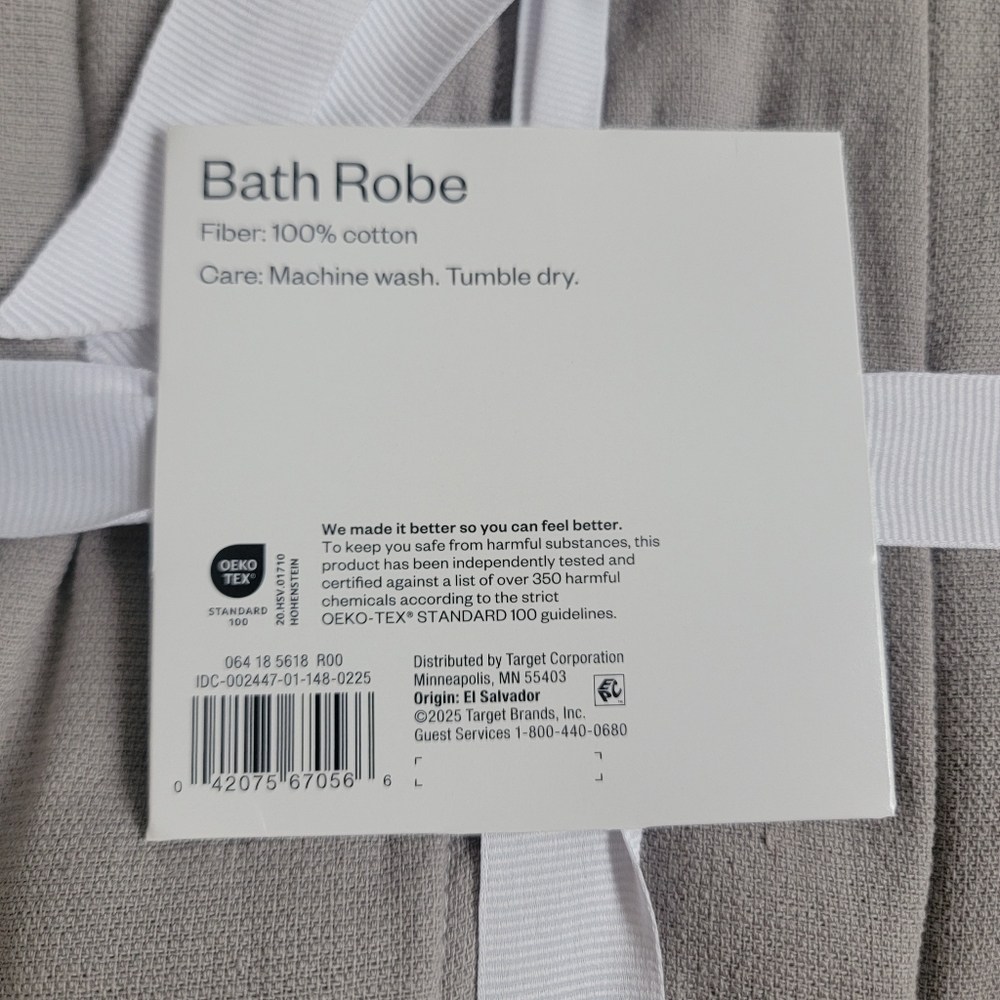 NEW Room Essentials Light Gray Bath Robe with Pockets - Picture 4 of 6